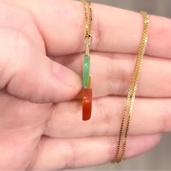 Vintage 14K Gold Rainbow Jade Fan Pendant: Chinese Jadeite - Picture 7 of 11